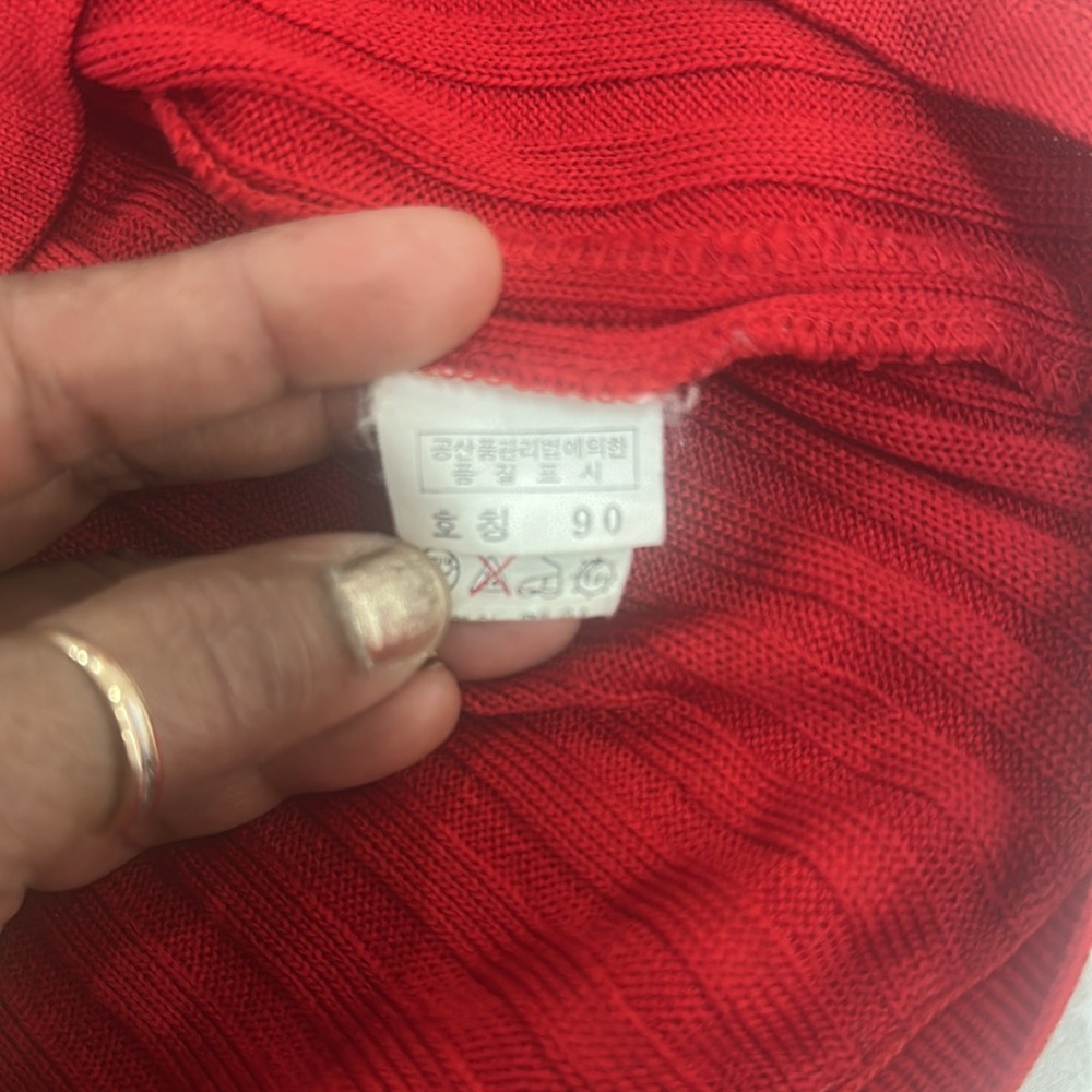 Red Sleeveless Ribbed Top - Picture 4 of 4